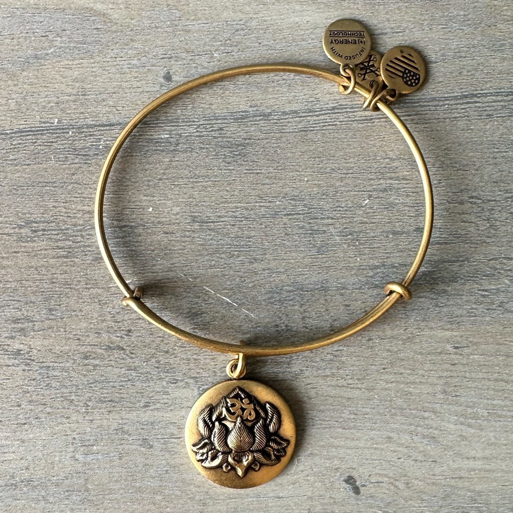 NWOT Alex and Ani Gold Lotus Flower Bracelet